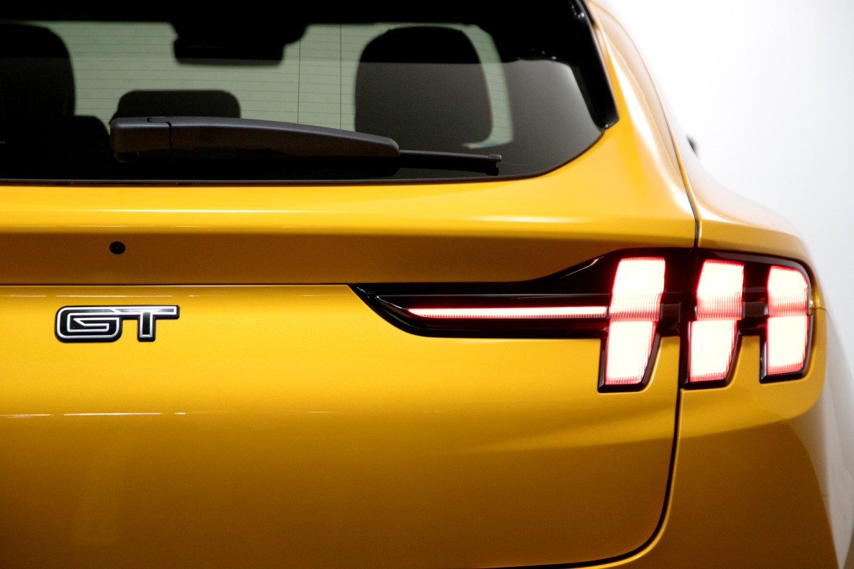 FORD MUSTANG MACH-E